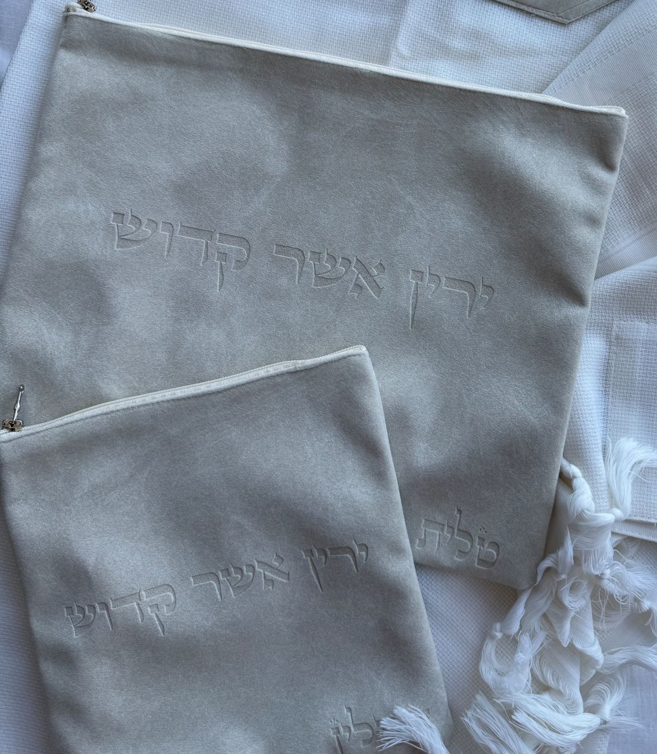 סט תיק טלית ותפילין צבע קרם סט כיסויים לטלית ותפילין בגוון קרם – תמונה 1